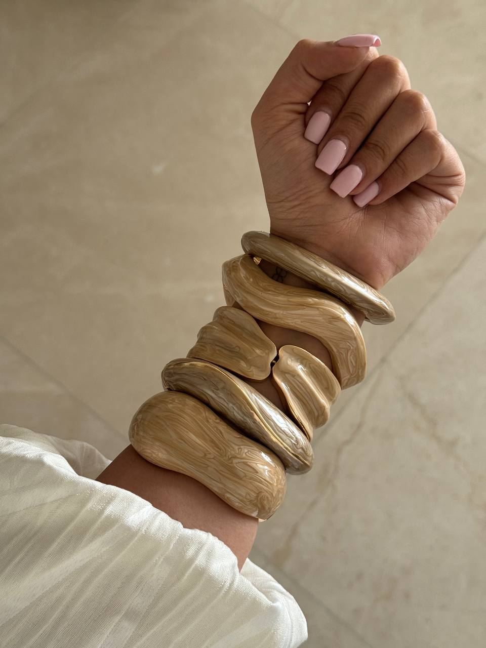 دستبند میناکاری بژ
